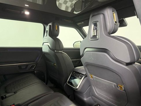 Used 2024 Rivian R1S Adventure image 28