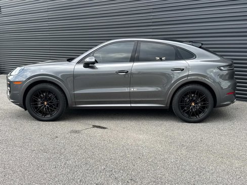 Certified 2025 Porsche Cayenne Coupe image 2