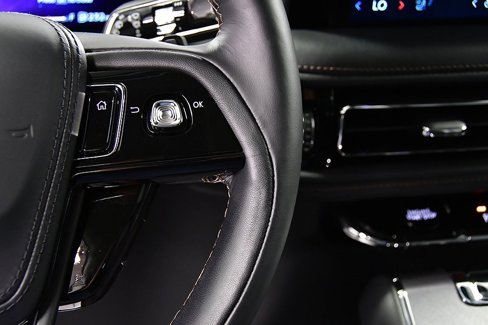 Used 2025 Lincoln Aviator AWD image 19