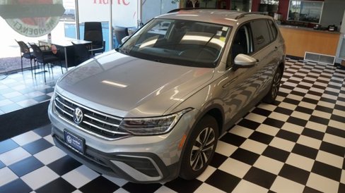Used 2024 Volkswagen Tiguan S image 3