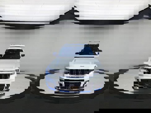 Used 2025 Jeep Grand Cherokee L Laredo w/ Luxury Tech Group I image 3