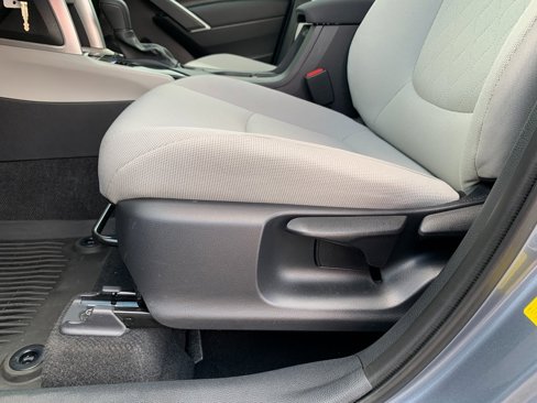 Used 2024 Toyota Corolla Cross L image 19