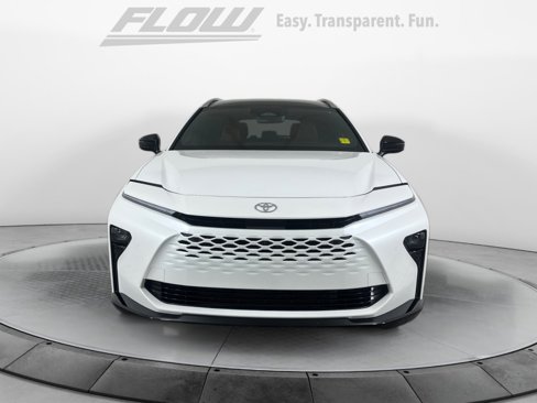 Certified 2025 Toyota Crown Signia image 2