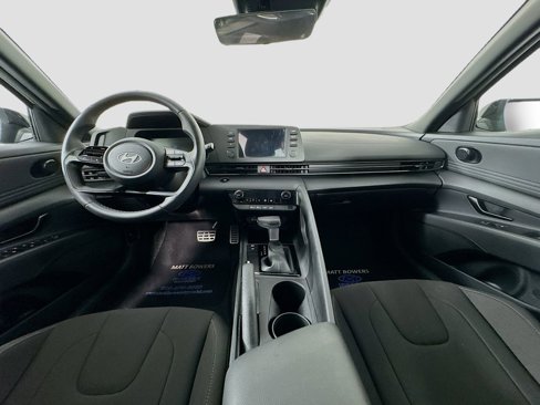 Certified 2025 Hyundai Elantra Sport image 36
