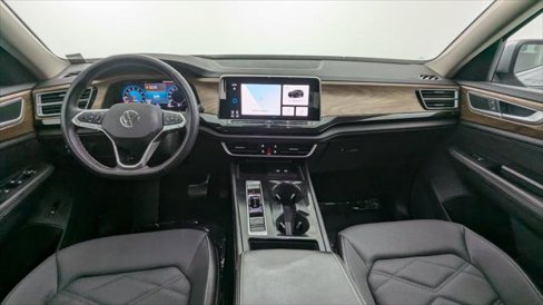 Used 2025 Volkswagen Atlas SE image 25