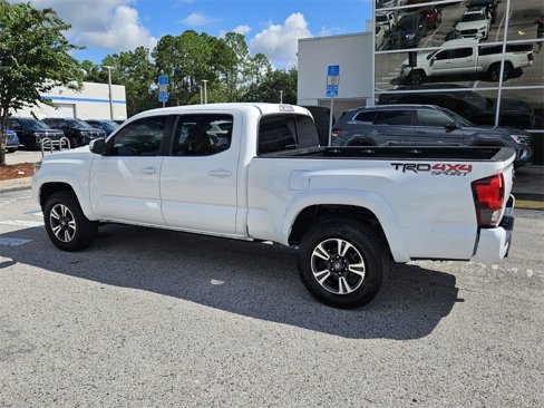 Used 2018 Toyota Tacoma TRD Sport image 4