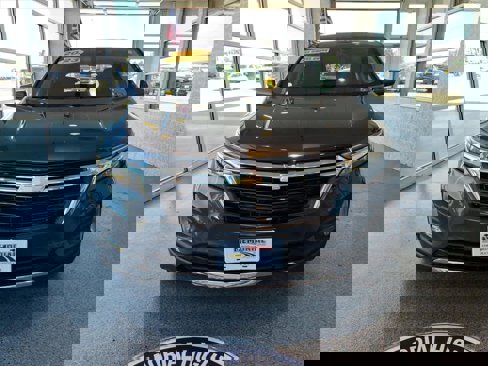 Used 2023 Chevrolet Equinox LT w/ Driver Convenience Package image 2
