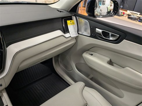 New 2026 Volvo XC60 T8 Ultra image 18