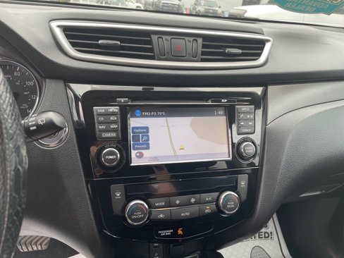 Used 2014 Nissan Rogue SV w/ SV Premium Package image 18
