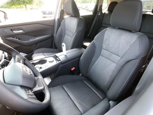 Certified 2025 Nissan Rogue SV image 27