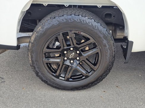 Used 2024 Chevrolet Silverado 1500 Custom w/ Turbomax Blackout Package image 11