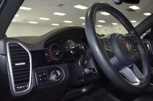 Used 2021 Porsche Cayenne image 33