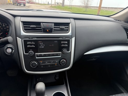 Used 2016 Nissan Altima 2.5 S w/ Power Driver Seat Package image 12
