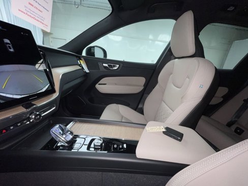 New 2026 Volvo XC60 B5 Core w/ Protection Package Premier image 4