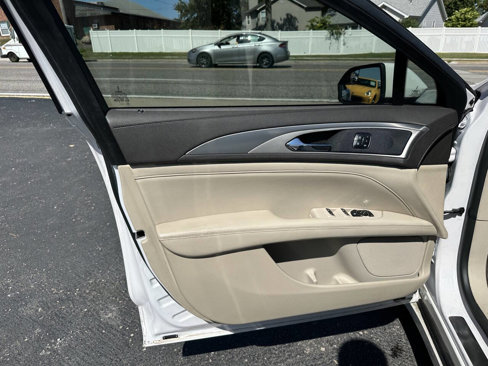Used 2017 Lincoln MKZ Premiere image 19