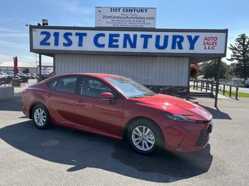 Used 2025 Toyota Camry LE image 1