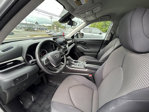 Used 2022 Toyota Highlander L image 10