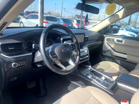 Used 2021 Ford Explorer XLT image 9