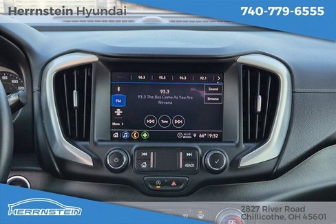 Used 2024 GMC Terrain SLT image 10