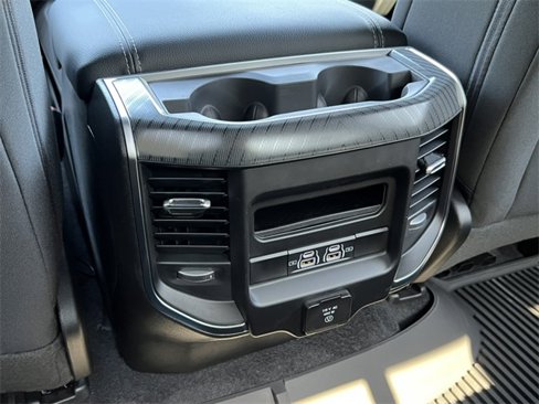 New 2026 RAM 1500 4x4 Crew Cab image 33
