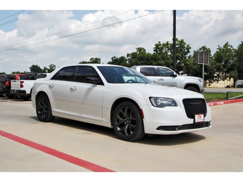 Used 2023 Chrysler 300 Touring w/ Sport Appearance Package image 2