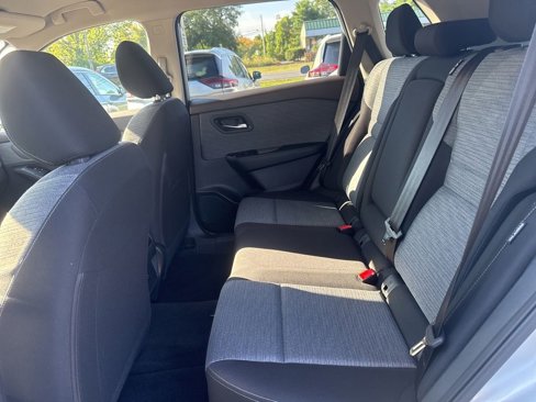 Used 2023 Nissan Rogue SV image 25