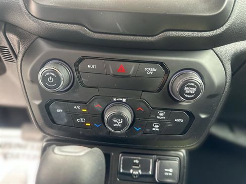 Used 2019 Jeep Renegade Latitude image 16