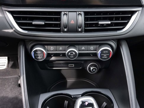 New 2025 Alfa Romeo Giulia AWD image 28