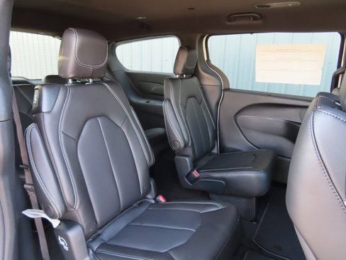 New 2026 Chrysler Pacifica Select image 27