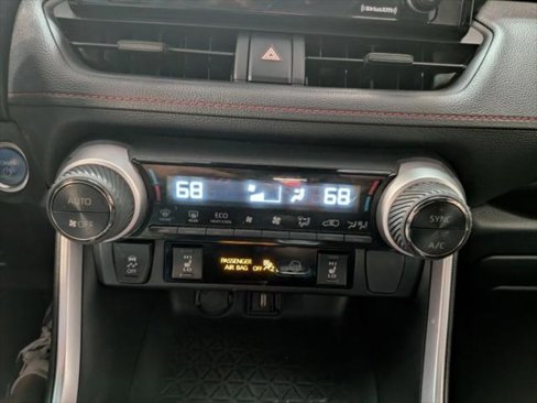 Used 2022 Toyota RAV4 SE w/ Carpet Mat Package (TMS) image 20