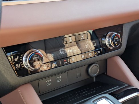 New 2025 Mitsubishi Outlander SEL image 23