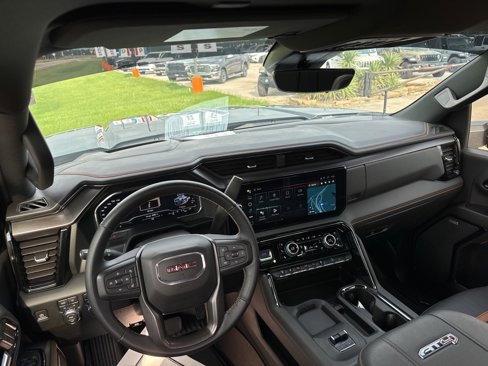 Used 2024 GMC Sierra 2500 AT4 w/ AT4 Premium Plus Package image 9