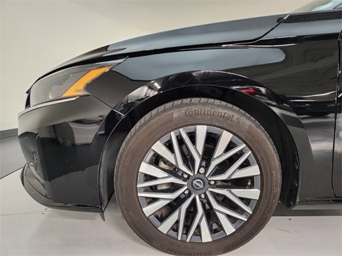 Used 2024 Nissan Altima 2.5 SV image 11