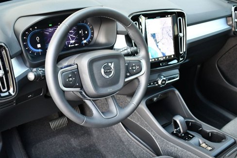 Used 2025 Volvo XC40 B5 Core image 38