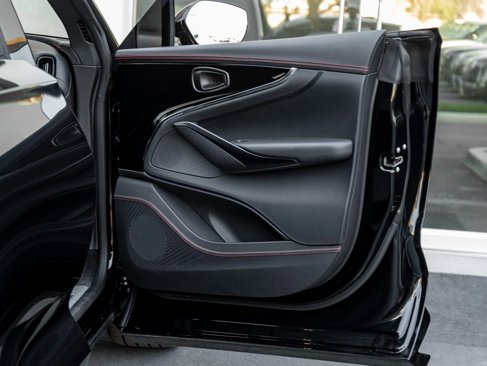 Used 2025 Aston Martin DBX 707 image 21