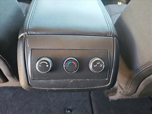 Used 2011 Chevrolet Traverse LT image 17