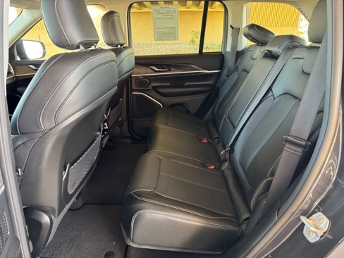 Used 2022 Jeep Grand Cherokee Limited image 20
