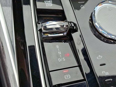 Used 2025 BMW 740i xDrive image 17