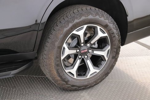 Used 2025 GMC Yukon AT4 image 14