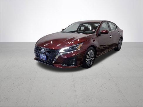 Used 2023 Nissan Altima 2.5 SV image 2
