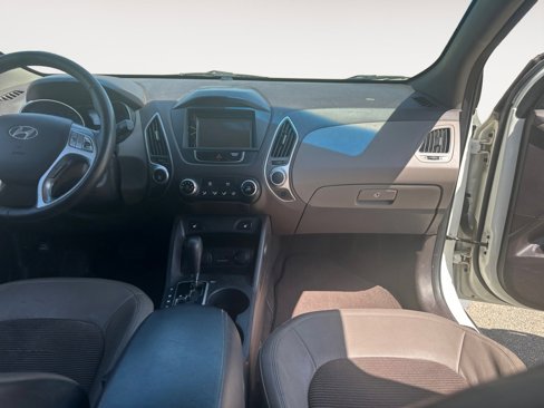 Used 2011 Hyundai Tucson GLS image 11