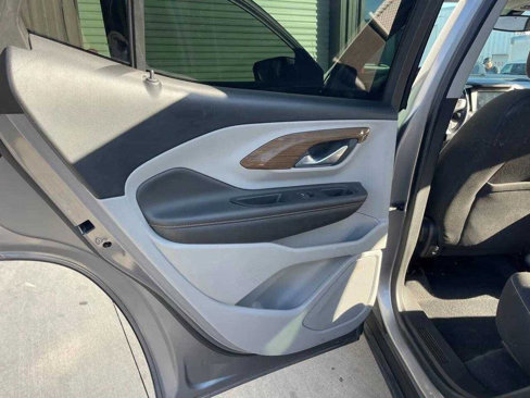 Used 2018 GMC Terrain SLE image 17