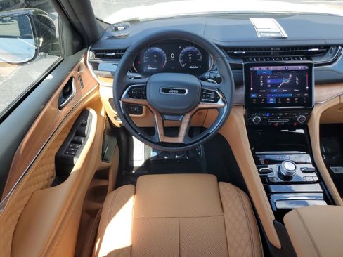 New 2025 Jeep Grand Cherokee Summit image 18