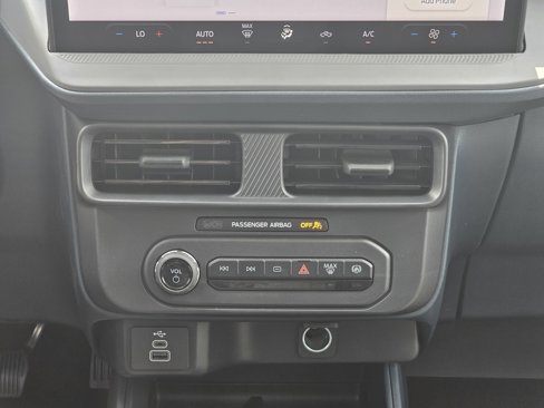 New 2025 Ford Maverick XL image 32