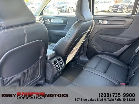 Used 2024 Volvo XC40 B5 Ultimate w/ Protection Package Premier image 24