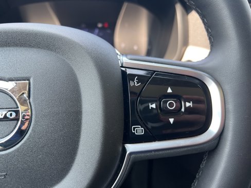 Certified 2025 Volvo V90 B6 Cross Country Plus image 19