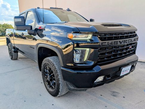 Used 2021 Chevrolet Silverado 2500 LT w/ Midnight Edition image 2