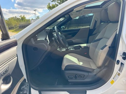 Used 2020 Lexus ES 300h w/ Premium Package image 24