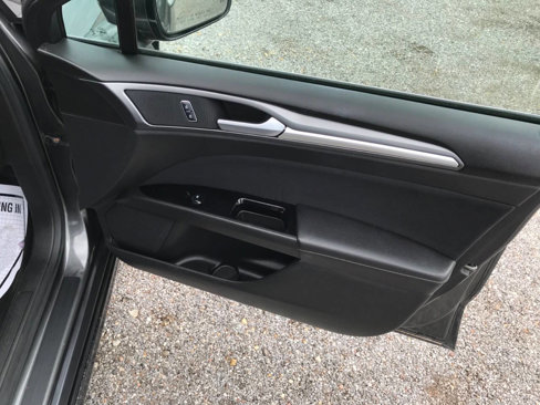 Used 2015 Ford Fusion SE image 27