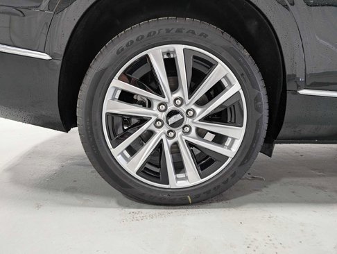 New 2026 Cadillac Vistiq Luxury w/ LPO, Floor Liner Package image 3